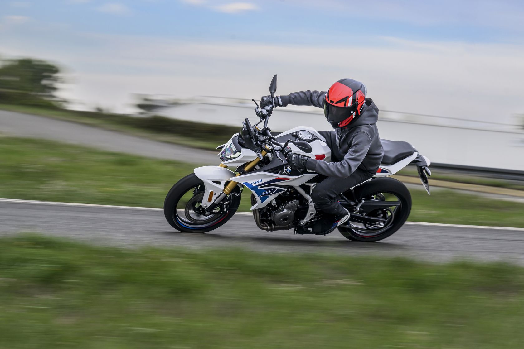 BMW F 450 R 2027 sur l'angle