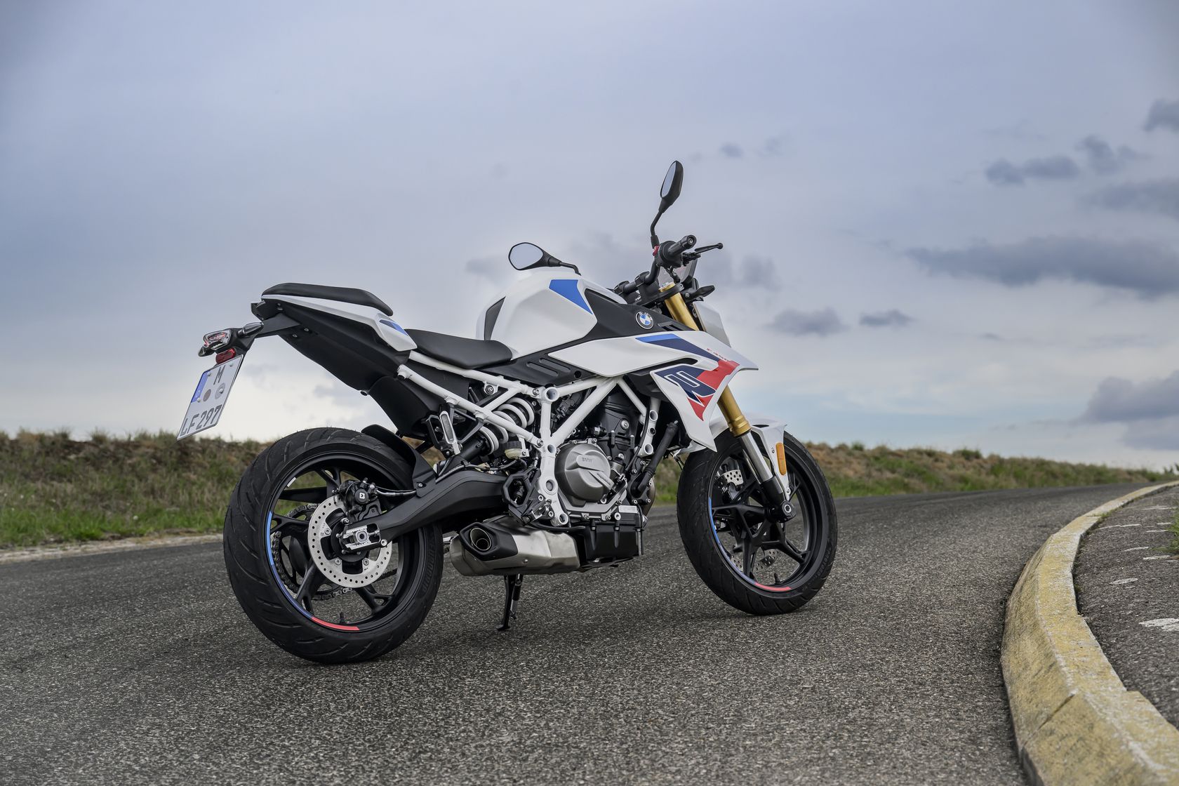 BMW F 450 R 2027 vue arrière droit