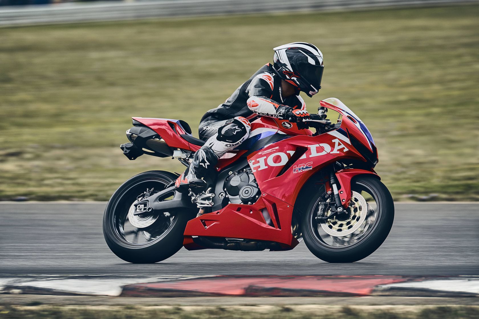 Honda CBR600RR 2027 en action Honda CBR600RR 2027 en action