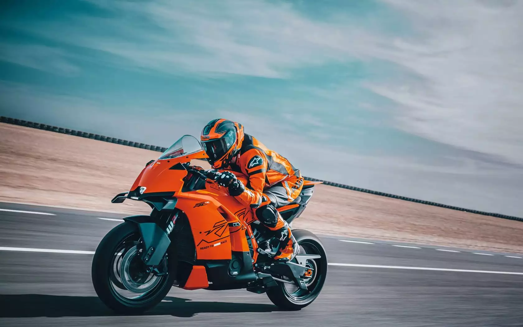 KTM 990 RC R 2026 en action