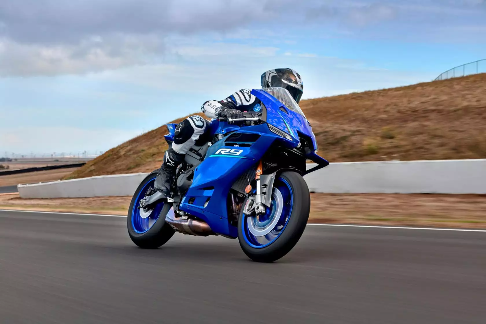 Yamaha R9 2026 en action