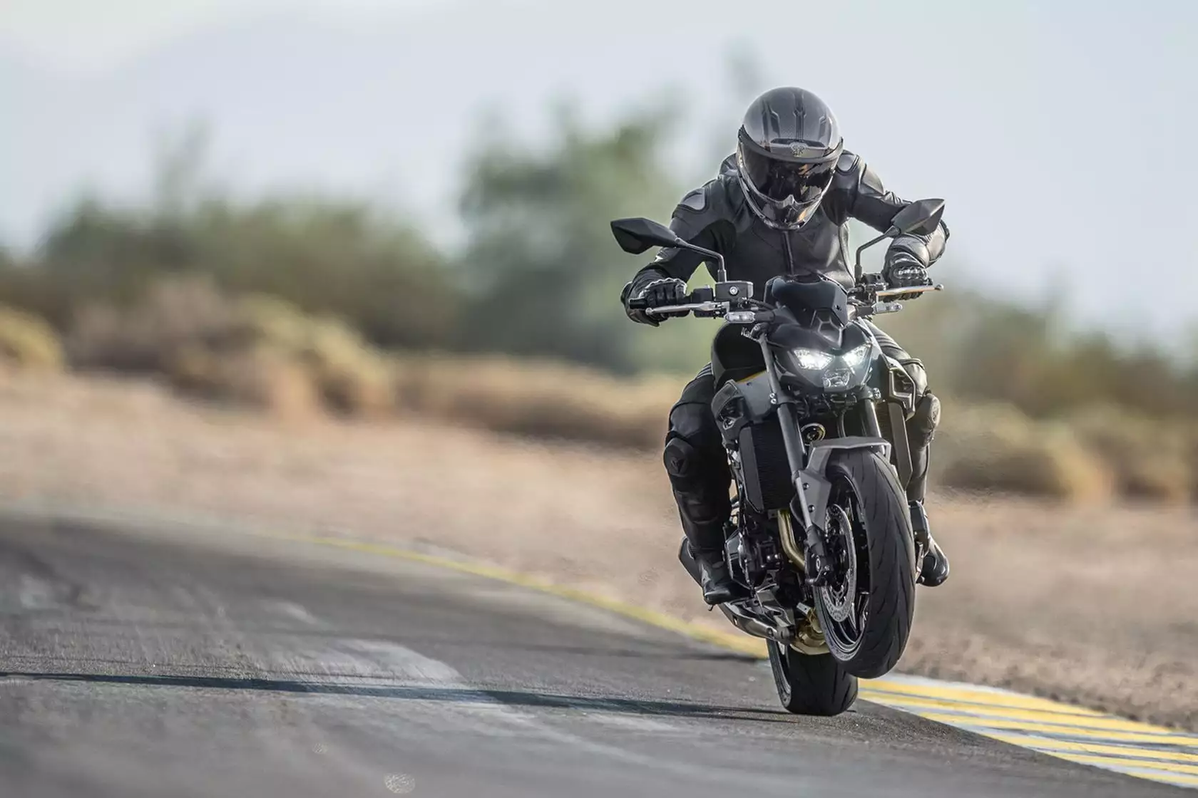 Kawasaki Z900 en wheeling