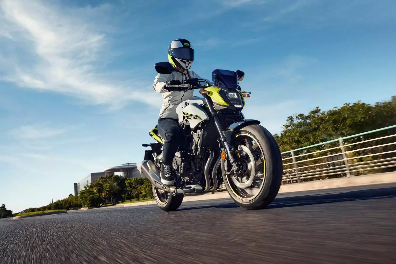 Honda CB500 Hornet 2026 en ville