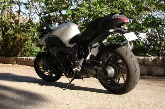 BMW K1300R vue arrière droite BMW K1300R vue arrière droite
