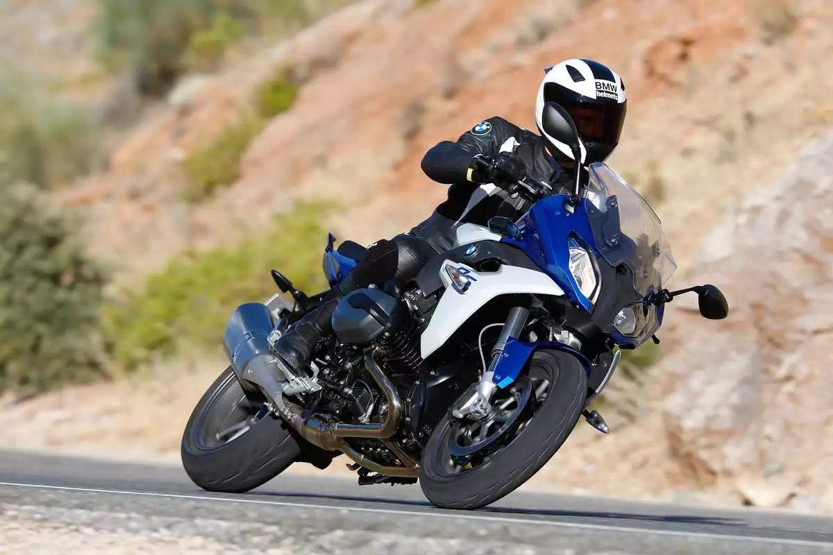 BMW R1200RS sur l'angle