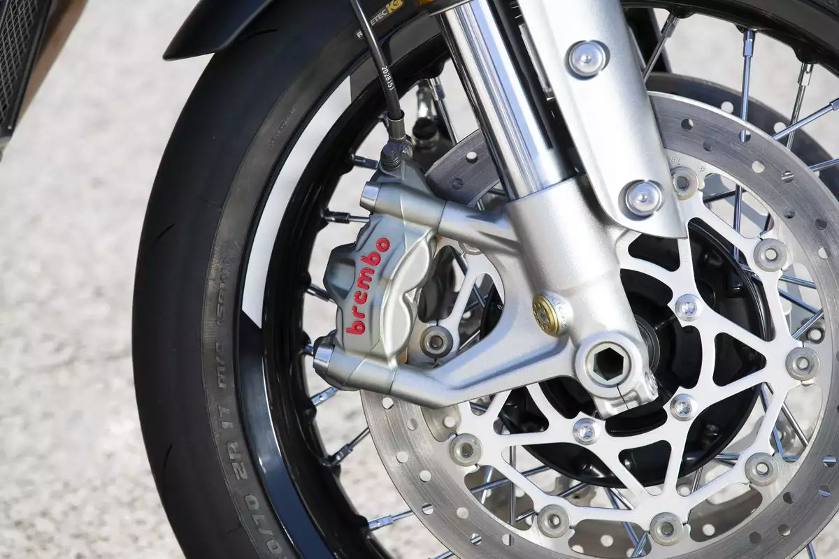 Freins Triumph Thruxton 1200 RS