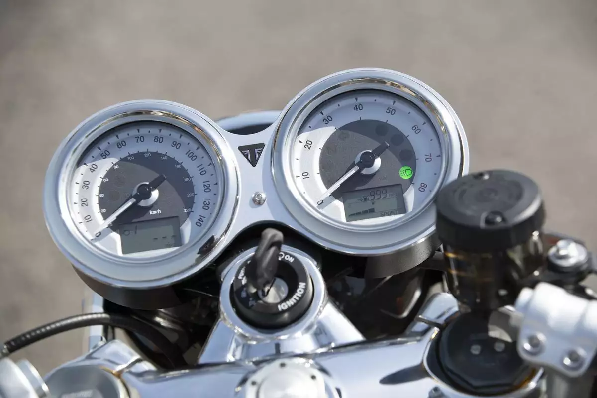 Compteur Triumph Thruxton 1200 RS