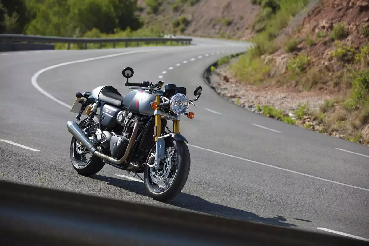Triumph Thruxton 1200 RS en statique
