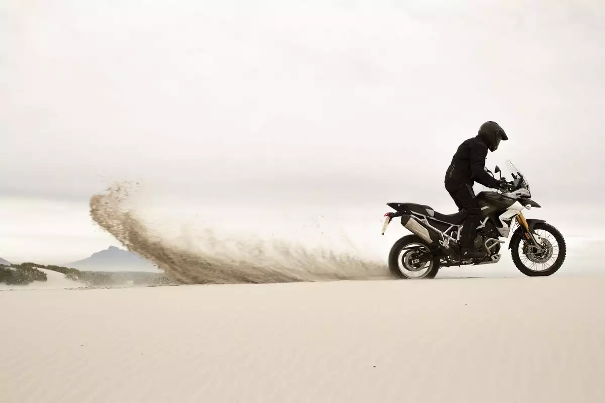 Triumph Tiger 900 Rally 2020 dans le sable