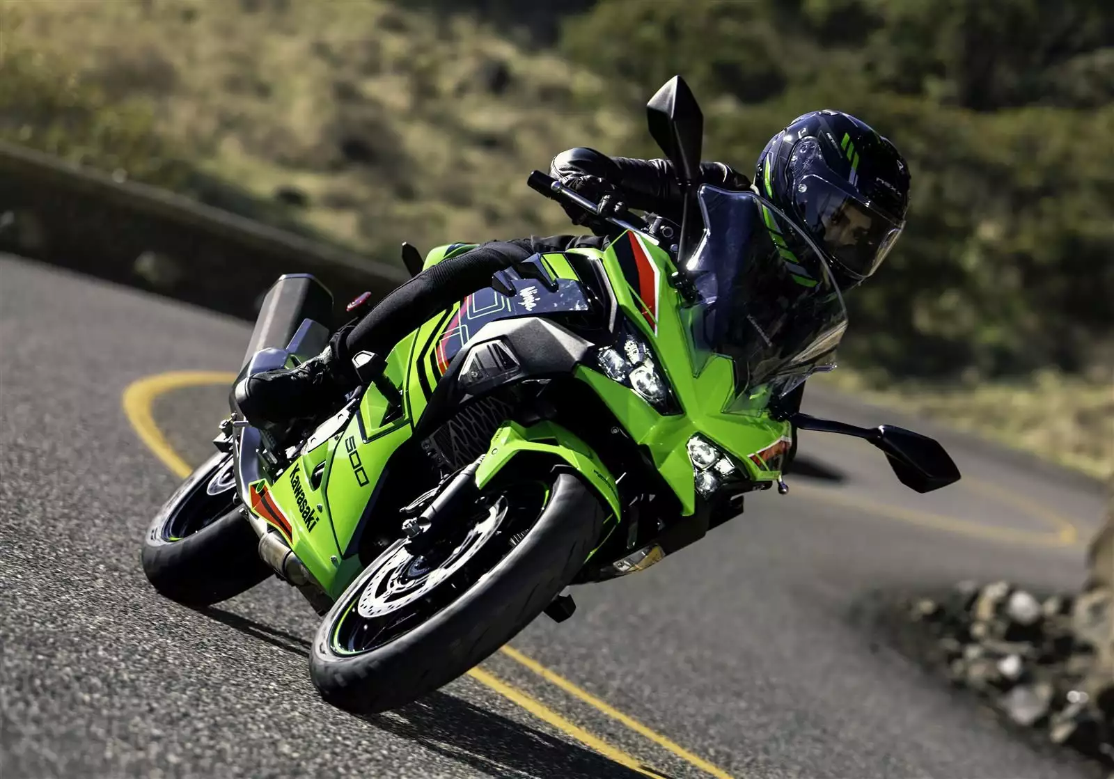 Kawasaki Ninja 500 SE 2024 sur l'angle