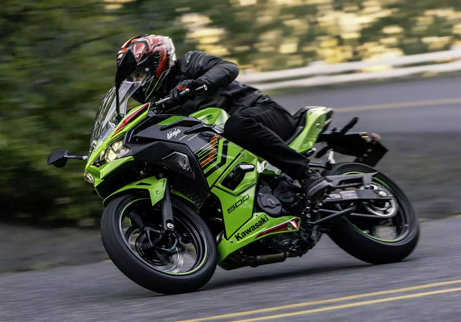 Kawasaki Ninja 500 SE 2024 en action