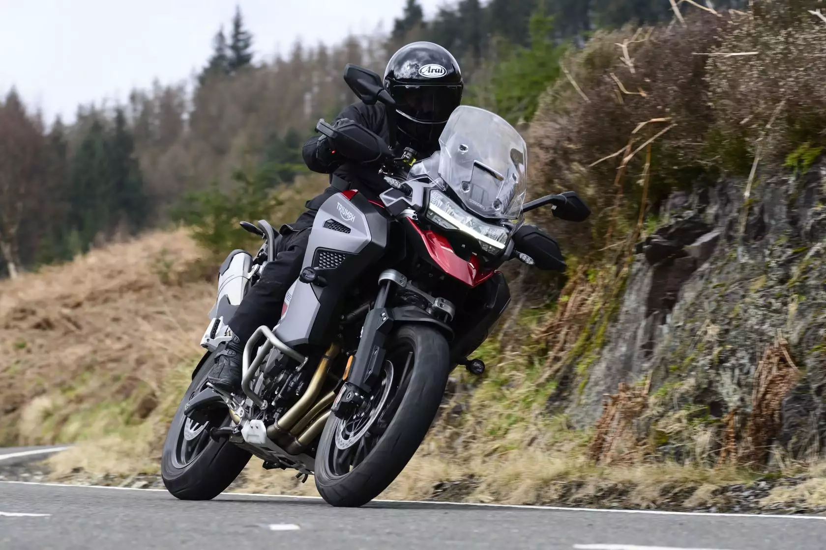 Triumph Tiger 1200 GT Explorer 2024 sur l'angle Triumph Tiger 1200 GT Explorer 2024 sur l'angle