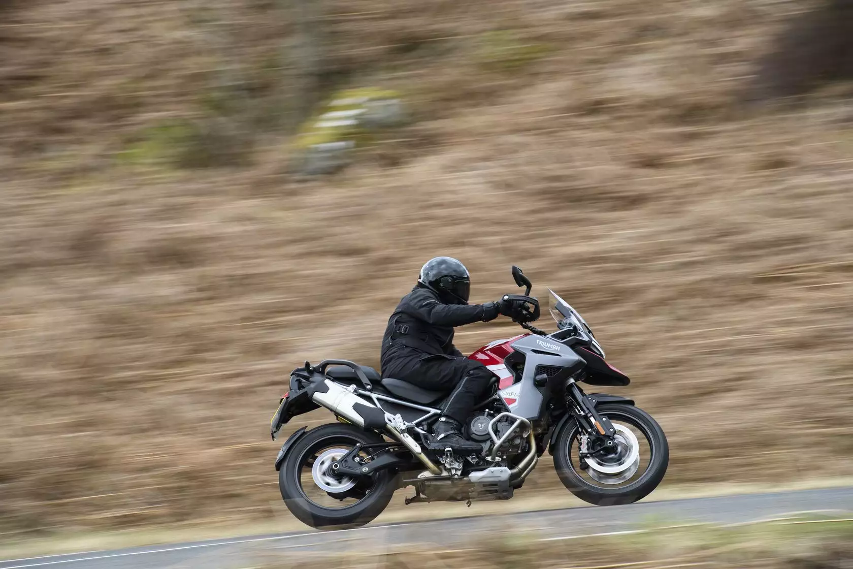 Triumph Tiger 1200 GT Explorer 2024 sur route Triumph Tiger 1200 GT Explorer 2024 sur route