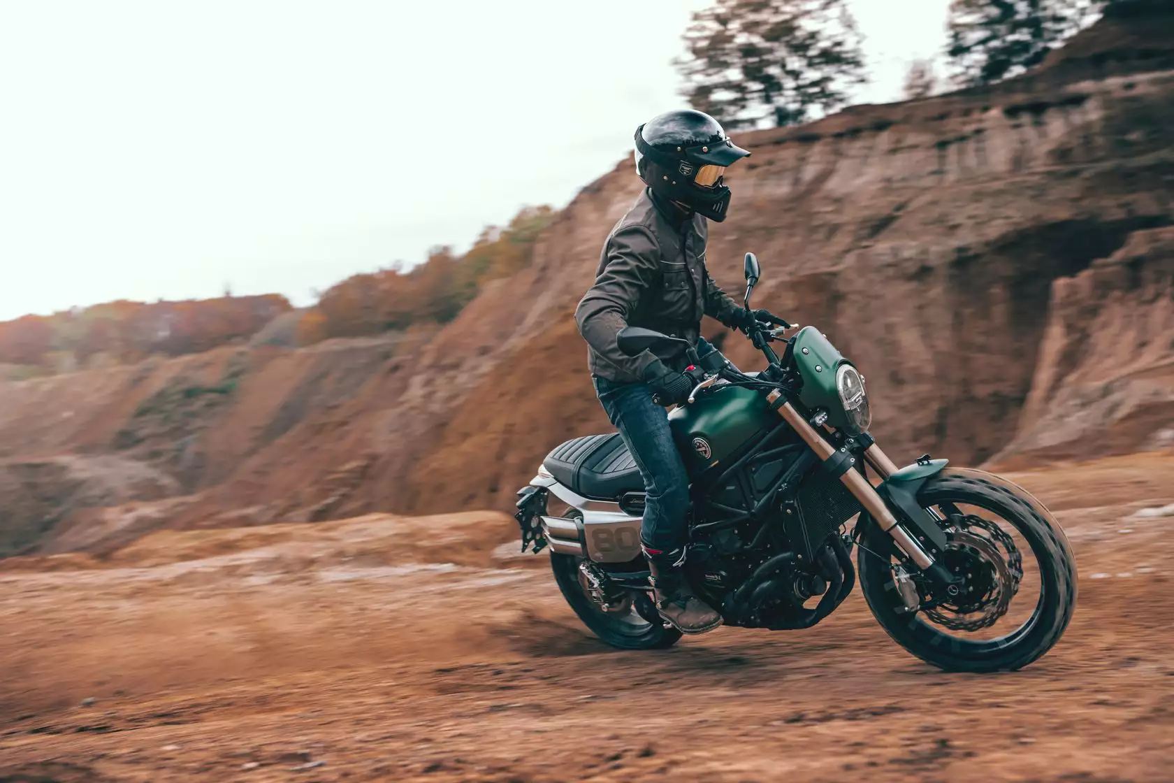 Benelli Leoncino 800T 2024 en action Benelli Leoncino 800T 2024 en action