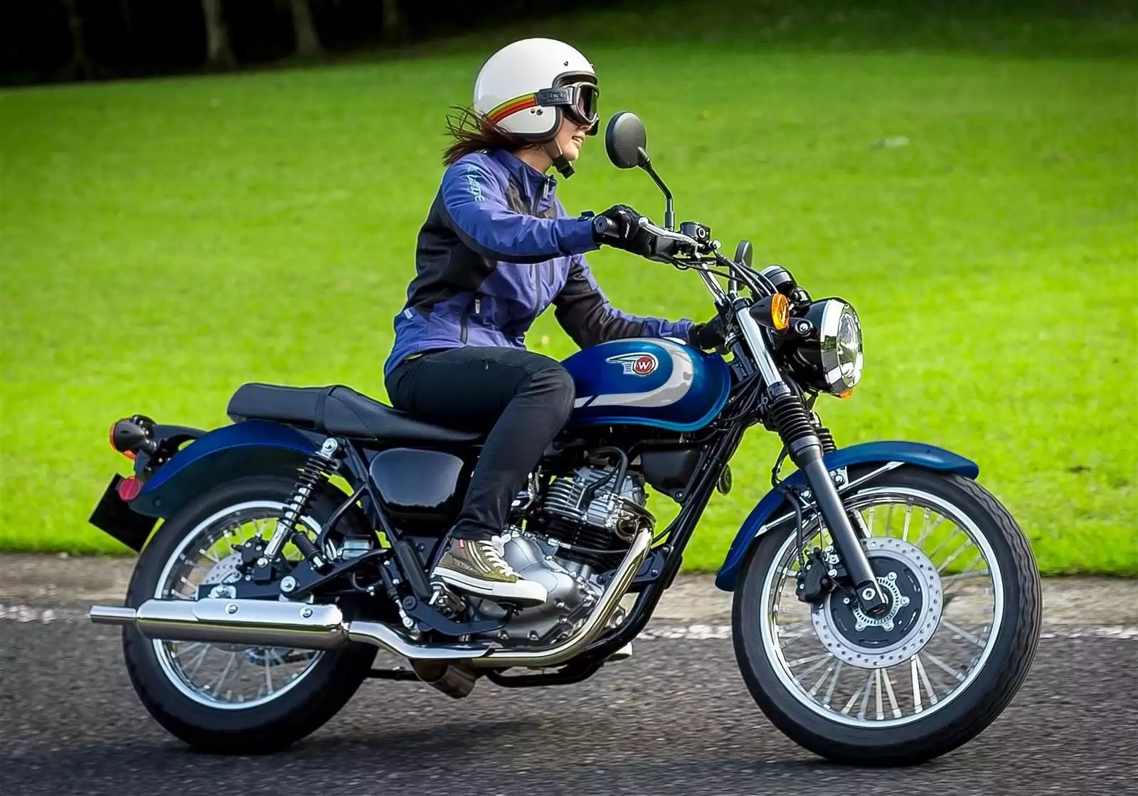 Kawasaki W230 en action Kawasaki W230 en action