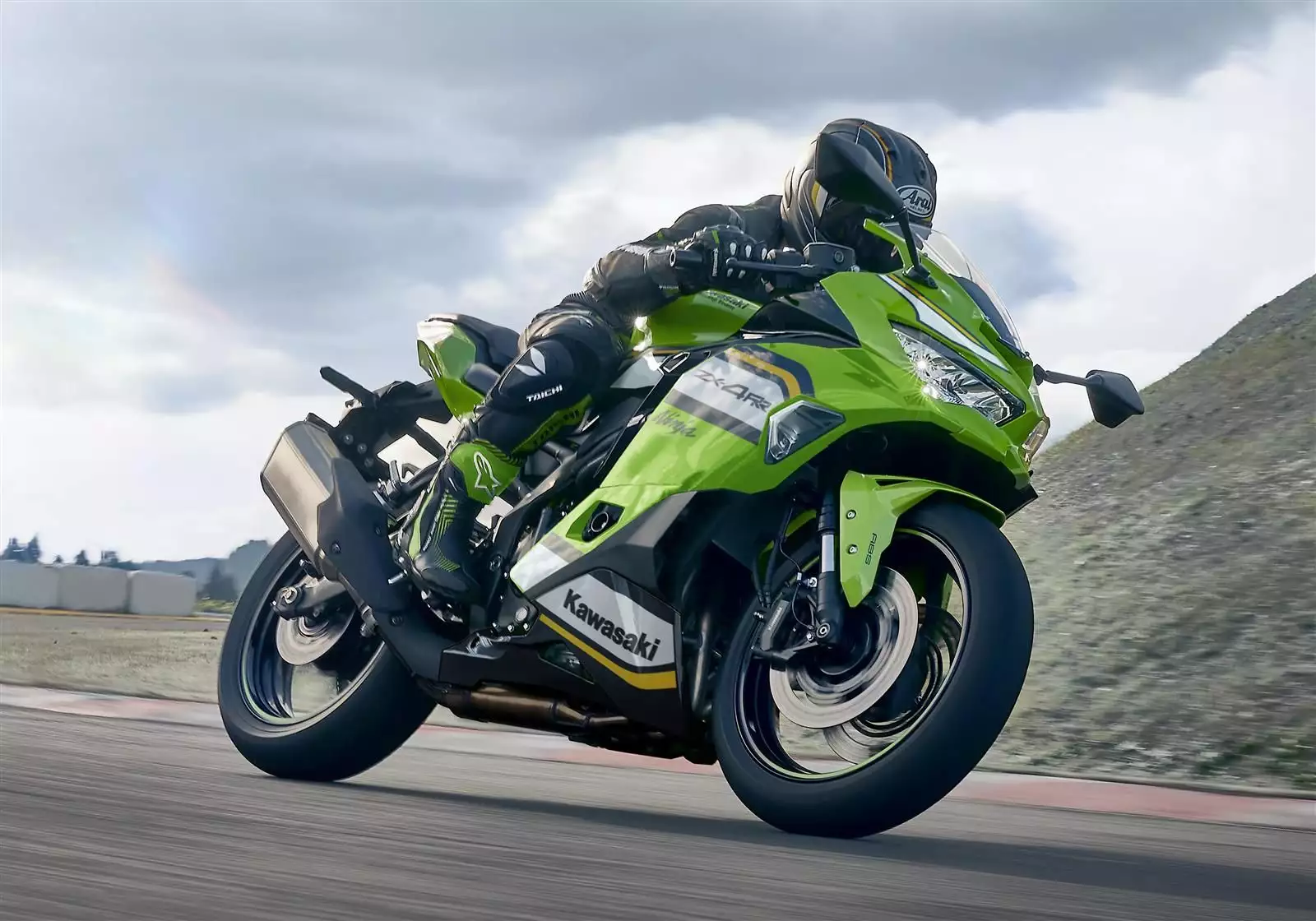 Kawasaki ZX-4RR 2025 vue avant droit Kawasaki ZX-4RR 2025 vue avant droit