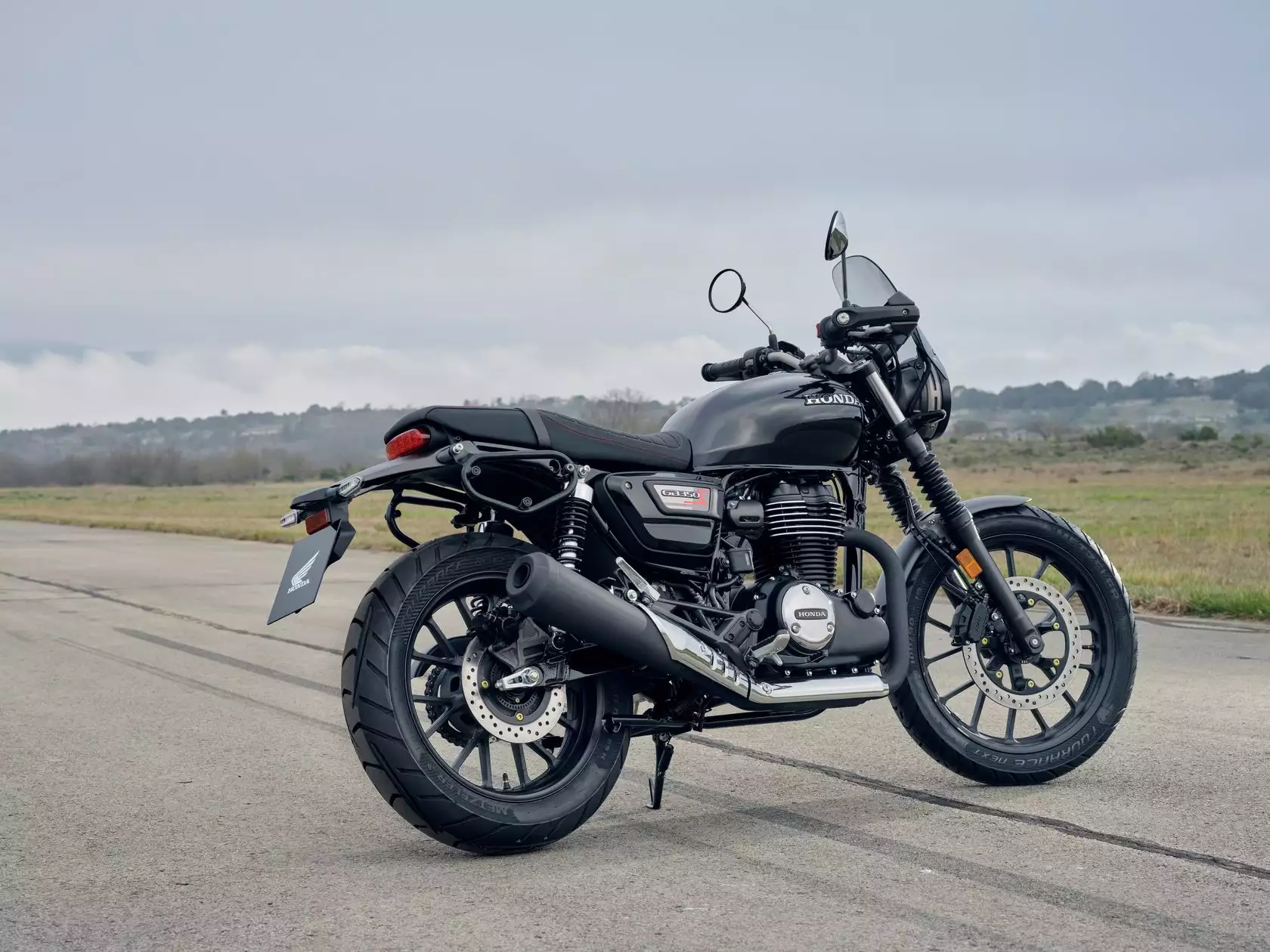 Honda GB350S 2025 vue arrière droit Honda GB350S 2025 vue arrière droit