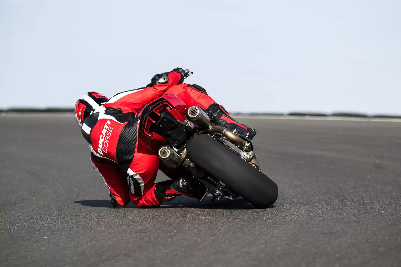 Ducati Panigale V2S 2025 sur piste
