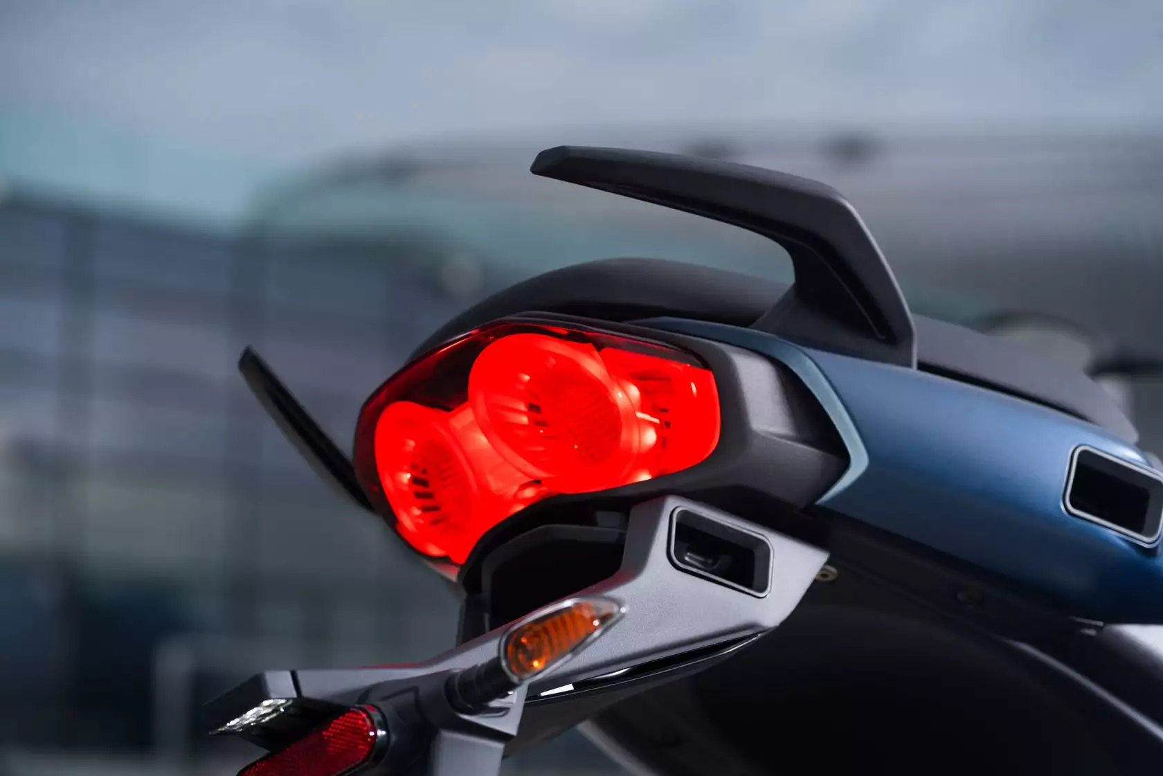 Feu arrière Moto Guzzi V100 Mandello 2025 Feu arrière Moto Guzzi V100 Mandello 2025