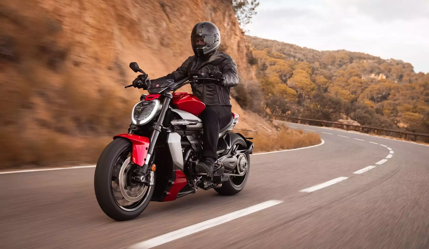Ducati XDiavel V4 2025 en action Ducati XDiavel V4 2025 en action