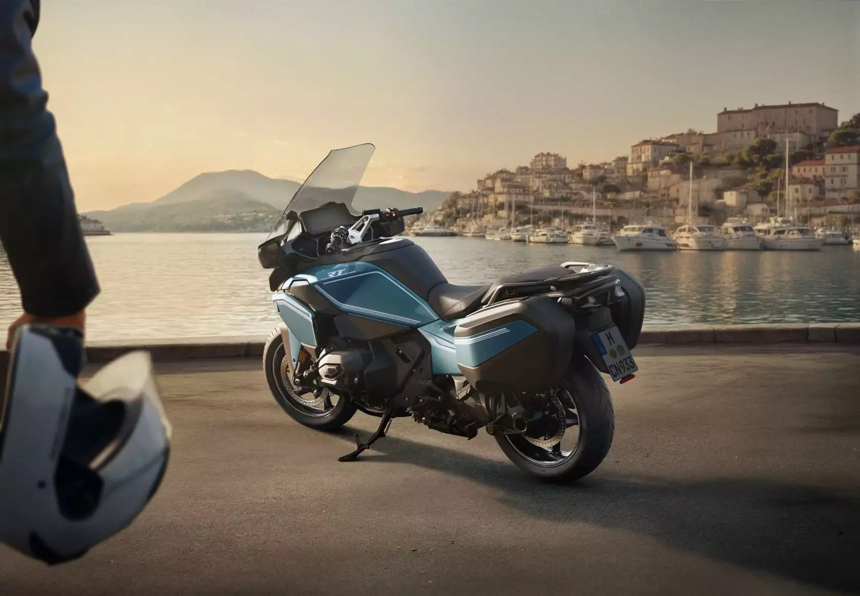 BMW R 1300 RT 2025 vue arrière gauche