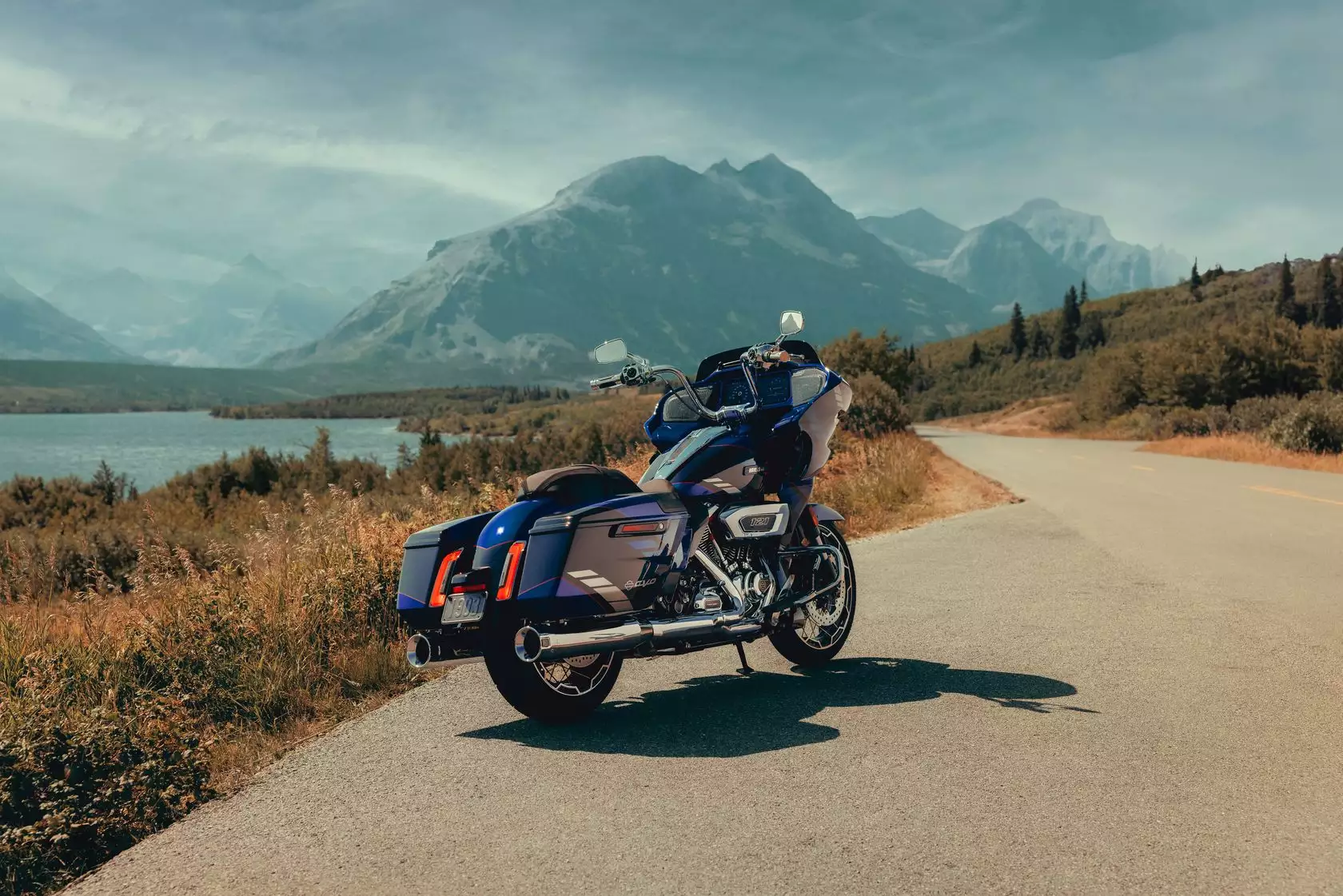 Harley-Davidson CVO Road Glide 2025 vue arrière Harley-Davidson CVO Road Glide 2025 vue arrière