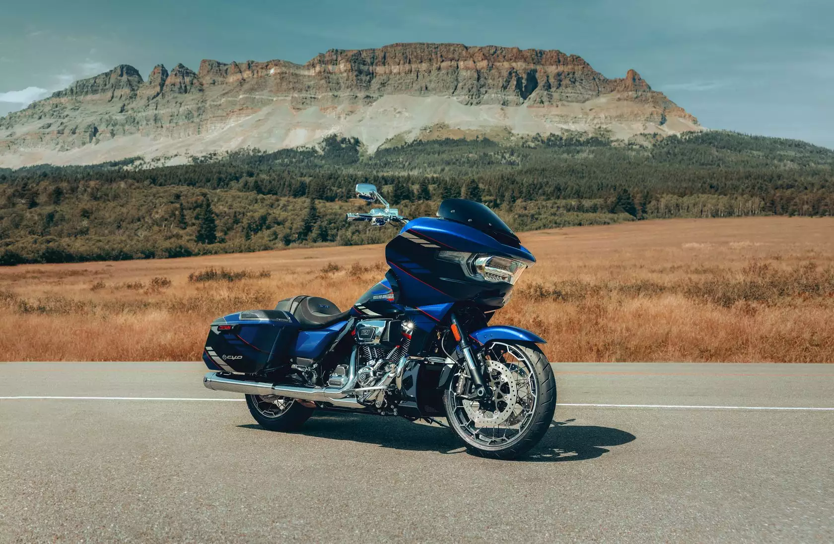 Harley-Davidson CVO Road Glide 2025 en statique