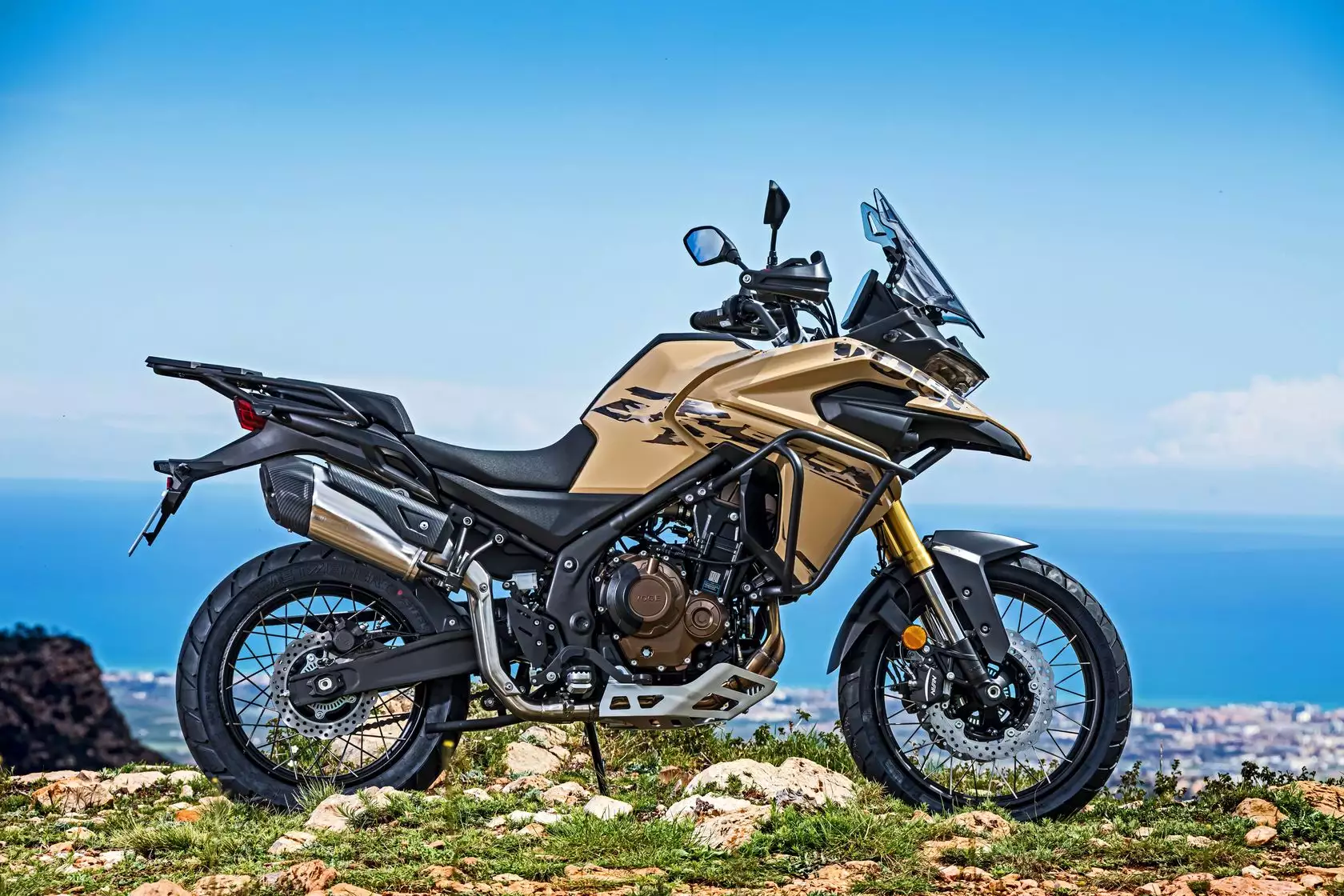 Voge DS625X 2026 vue de profil
