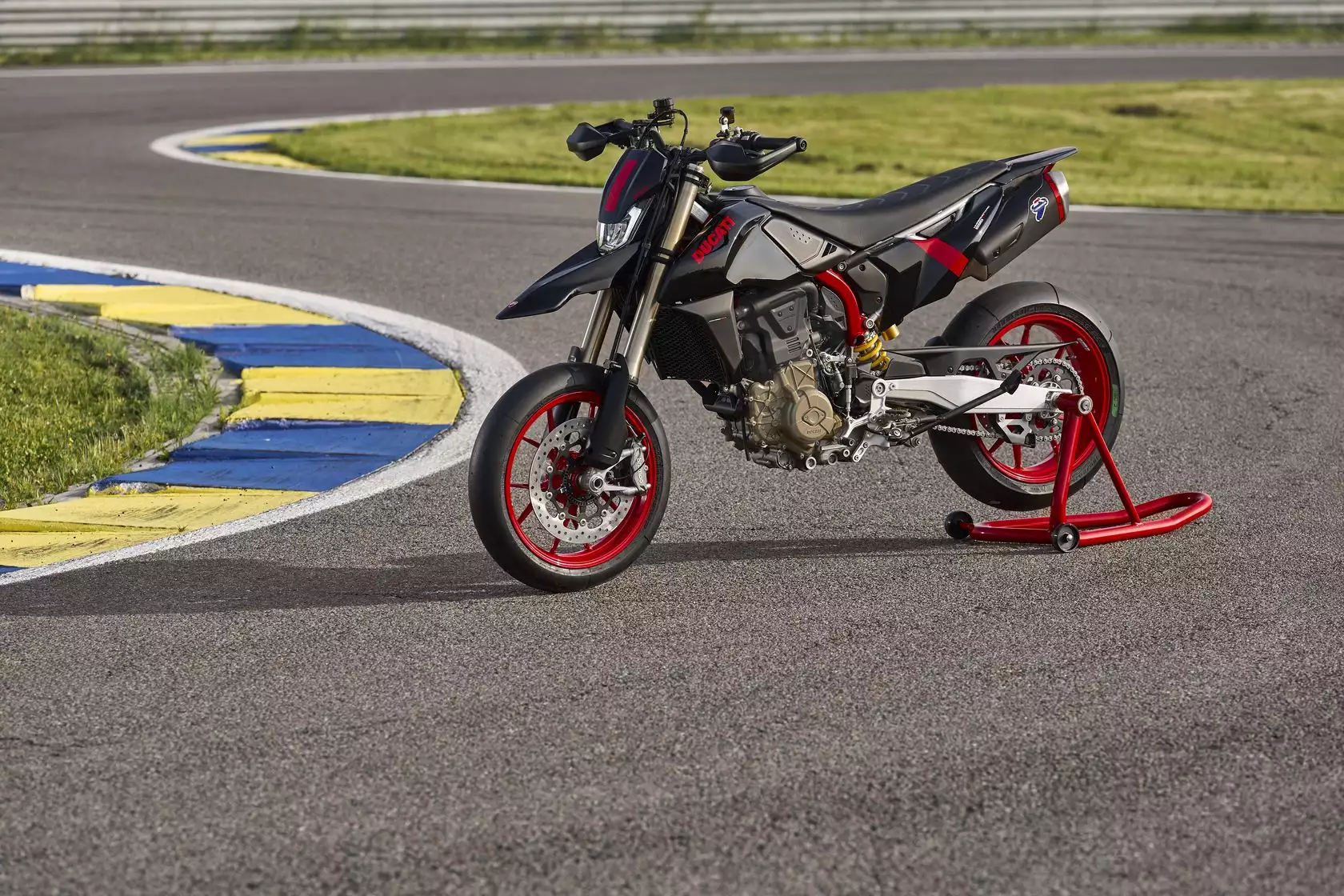 Ducati Hypermotard 698 Mono Nera