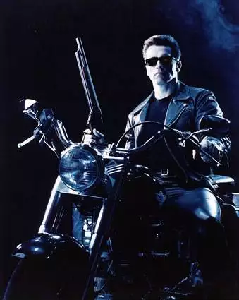 Terminator 2 sur sa Harley Fat Boy