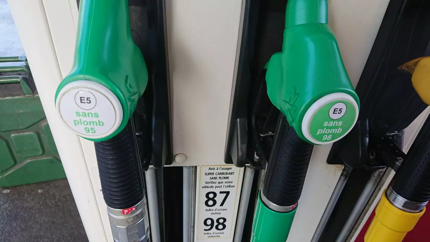 Sp95 SP95, SP98, SP95-E10 : quel carburant choisir pour sa moto