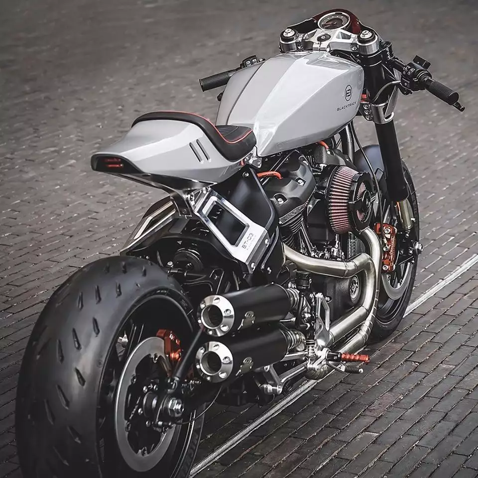 Harley Fat Bob transformée en Café Racer : la Blacktrack BT-03